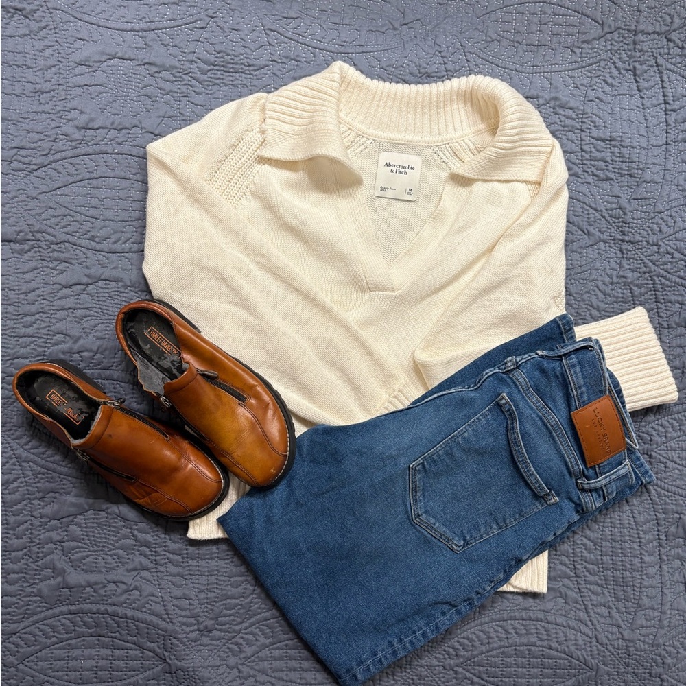 Abercrombie & Fitch Textural Notch Neck Sweater | Size M | Cream | Ribbed Knit - Picture 3 of 8